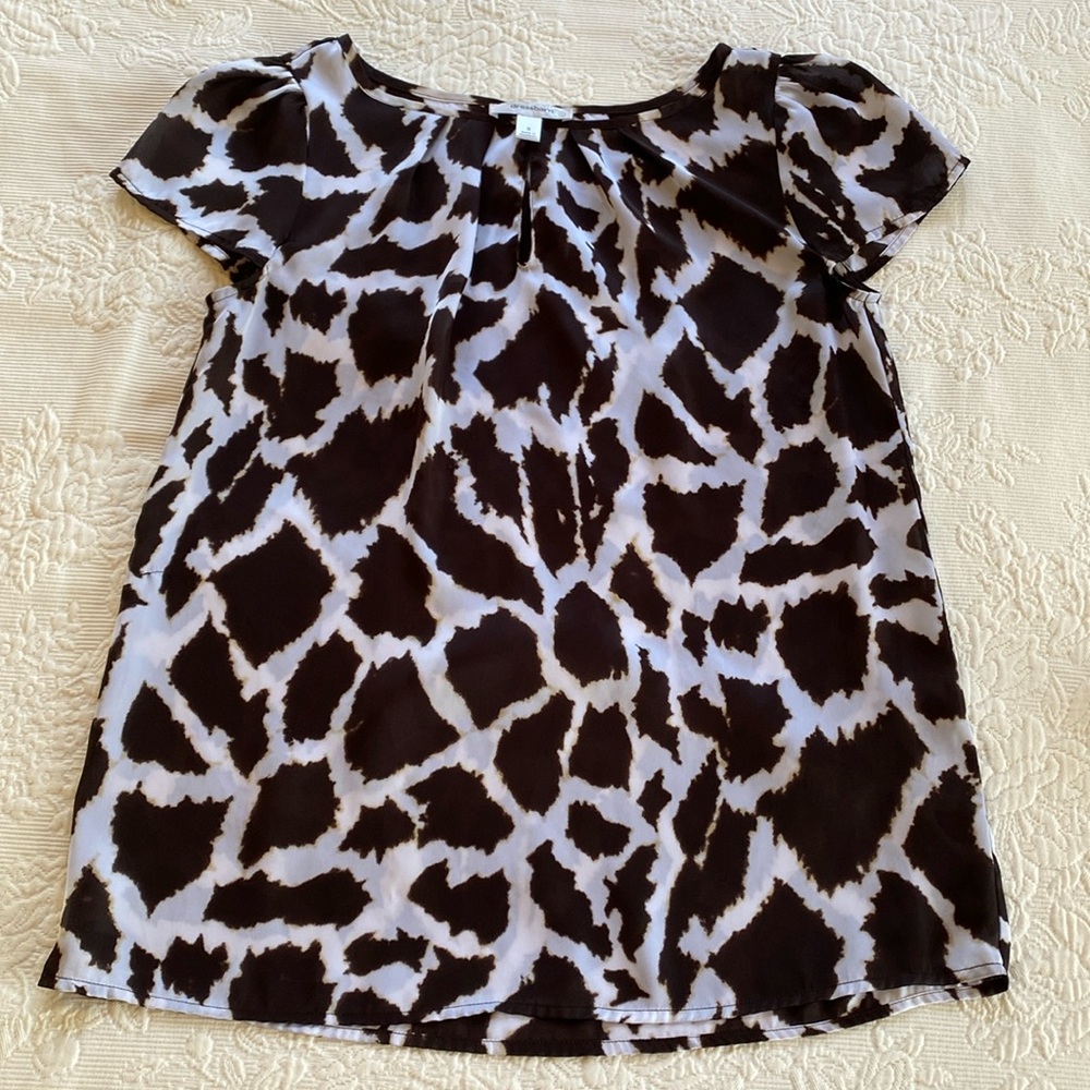 Dressbarn small animal print cap sleeve blouse.